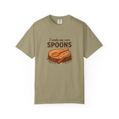 I Make My Own Spoons T-Shirt – Funny Bushcraft, Wood Carving & Outdoors Shirt for Campers, Carvers & Crafty Adventurers