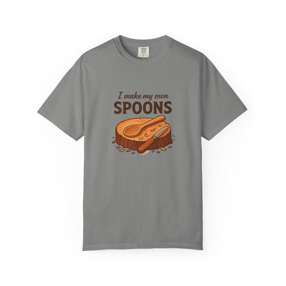 I Make My Own Spoons T-Shirt – Funny Bushcraft, Wood Carving & Outdoors Shirt for Campers, Carvers & Crafty Adventurers