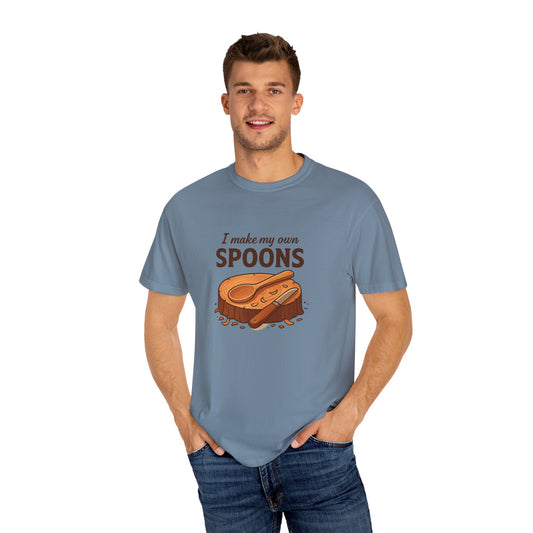 I Make My Own Spoons T-Shirt – Funny Bushcraft, Wood Carving & Outdoors Shirt for Campers, Carvers & Crafty Adventurers