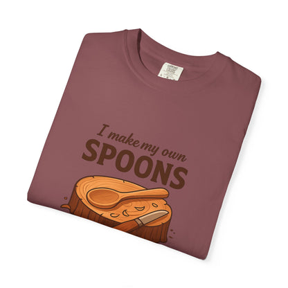 I Make My Own Spoons T-Shirt – Funny Bushcraft, Wood Carving & Outdoors Shirt for Campers, Carvers & Crafty Adventurers